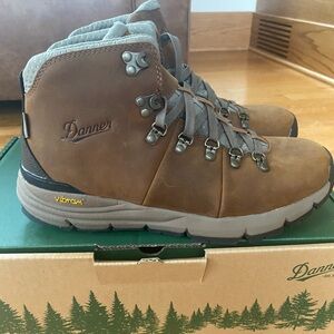 Danner Women’s Mountain 600